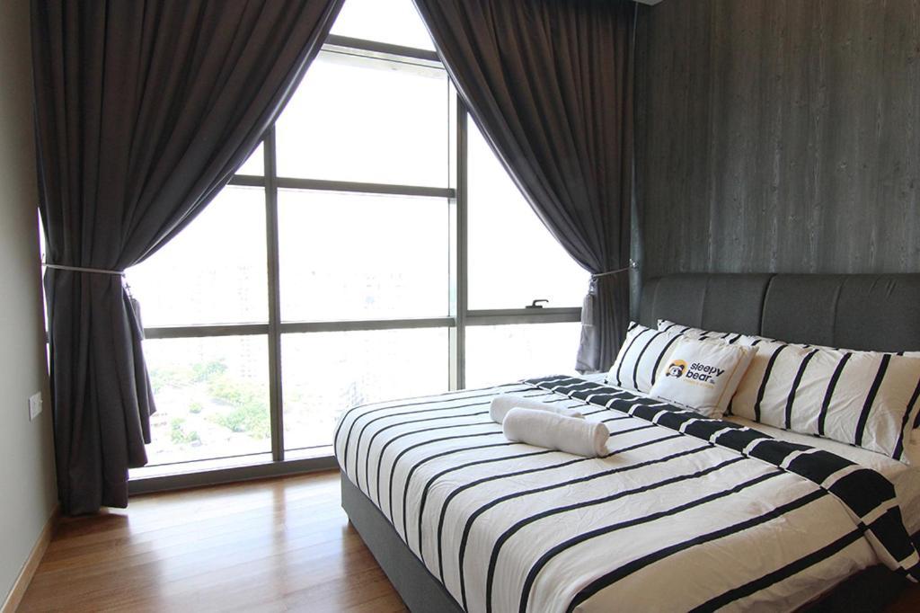 Azure Residences By Sleepy Bear Paradigm Mall Apartment