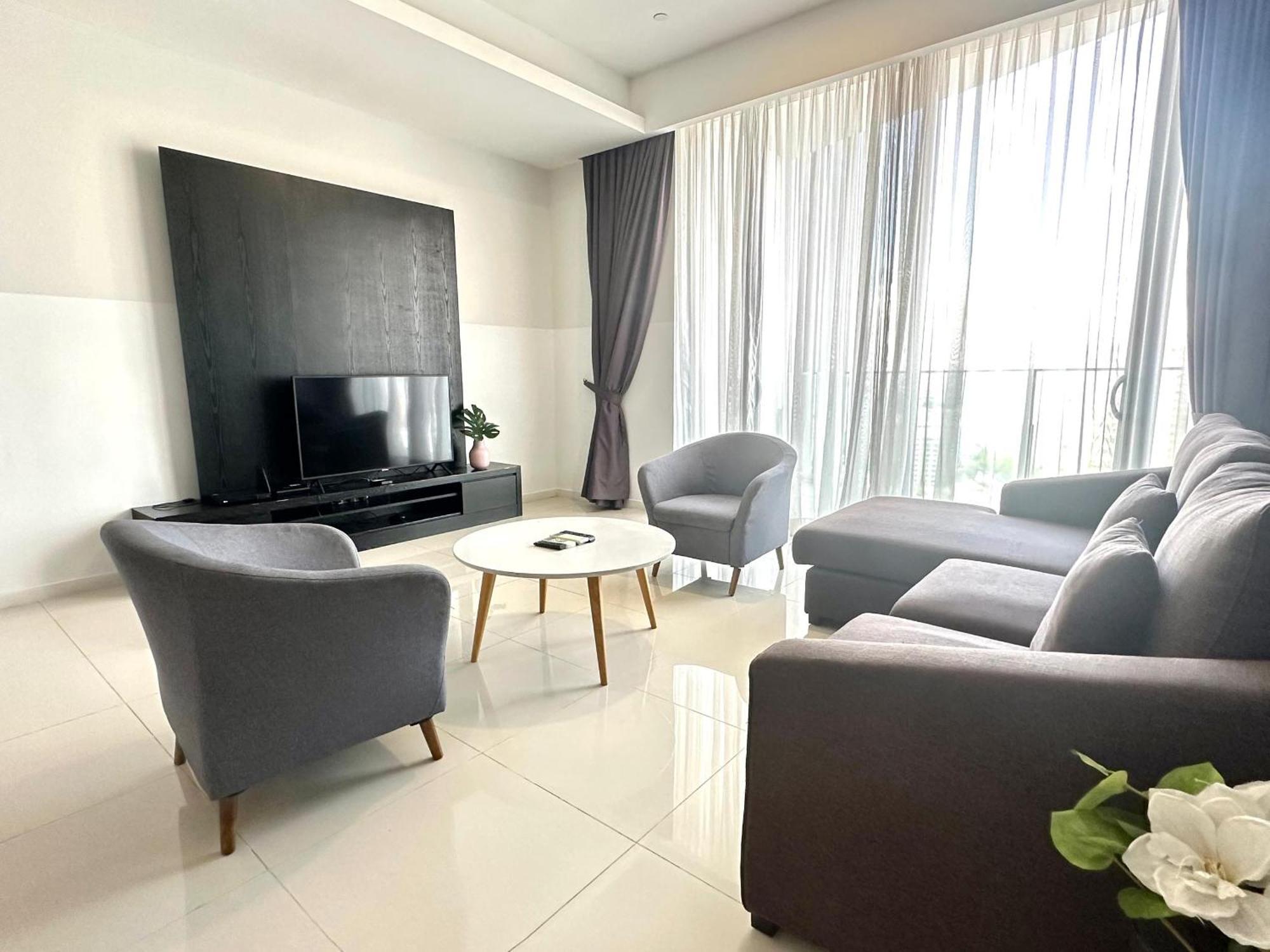 Azure Residences By Sleepy Bear Paradigm Mall *