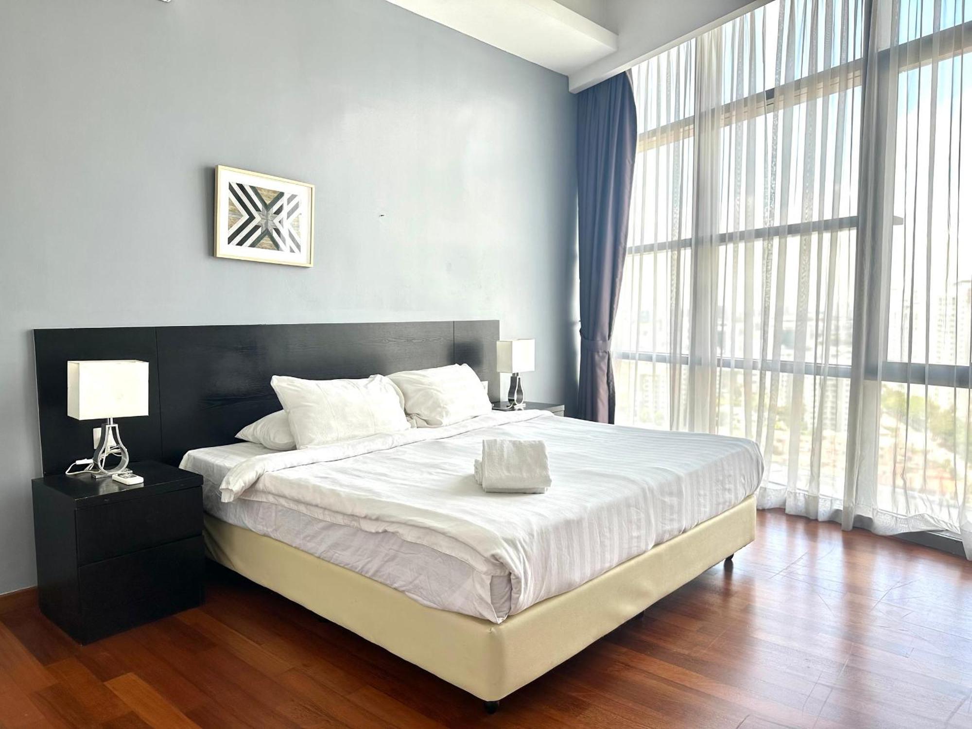Azure Residences By Sleepy Bear Paradigm Mall
