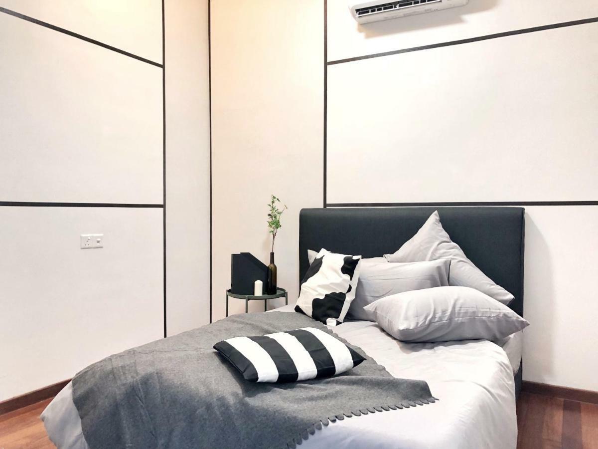 Azure Residences By Sleepy Bear Paradigm Mall