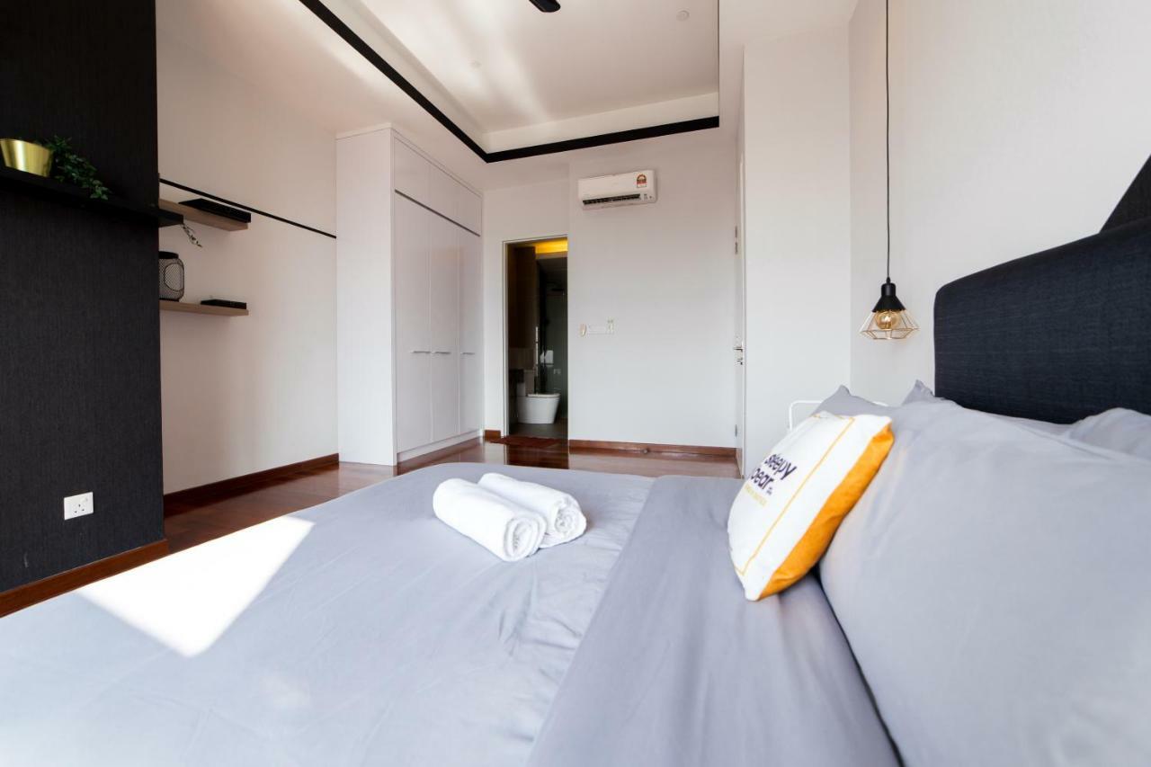Azure Residences By Sleepy Bear Paradigm Mall *
